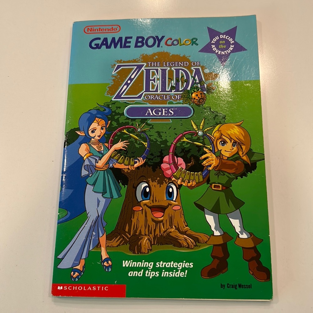 Book on Zelda game boy from 2001, some yellowing of pages and back cover crease.